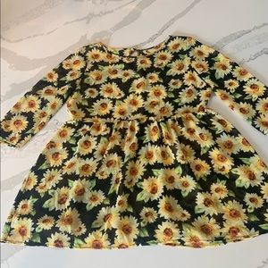 Blouse with sunflowers.